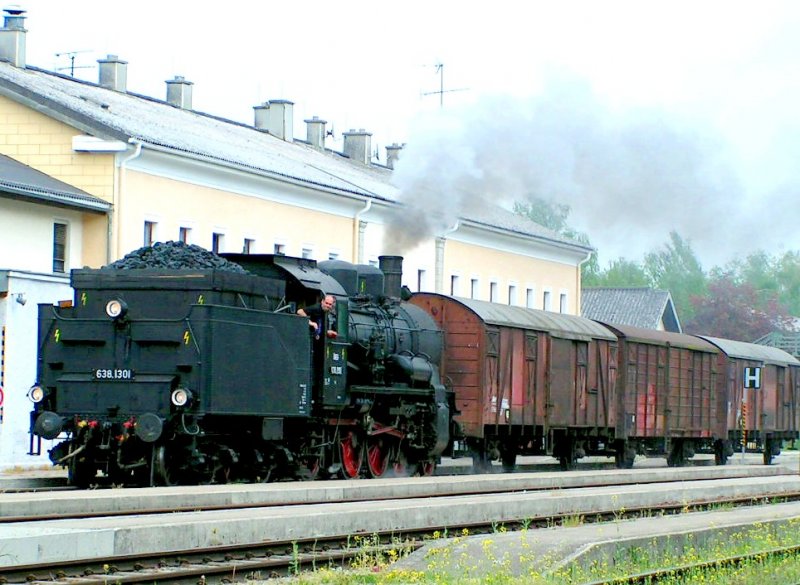 Dampfbetrieb wie in alten Zeiten, 
638.1301 verlsst als Lz32215 den Bhf. RIED i.I. gen Passau, 070429