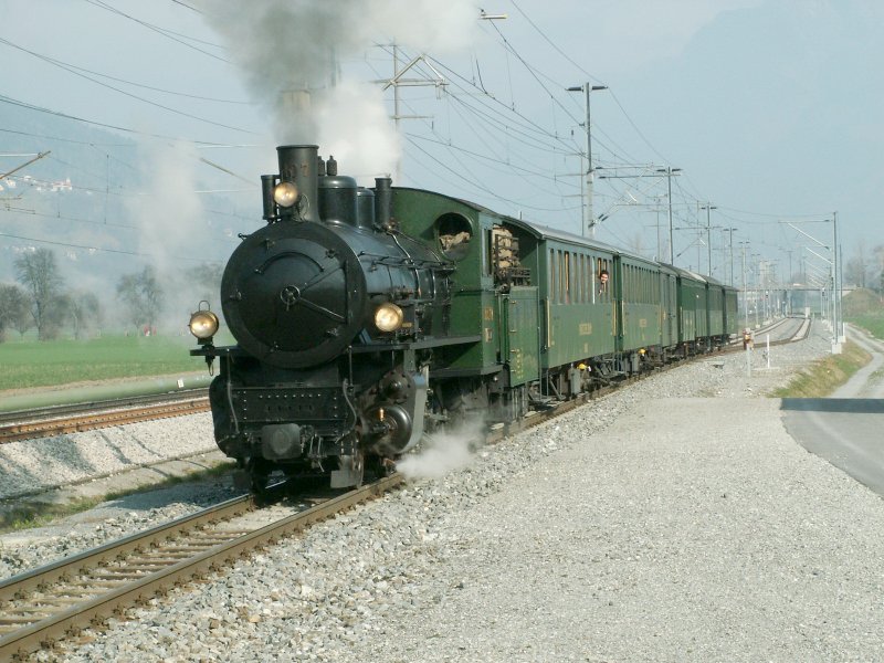 Dampfextrazug mit Lok 107  Albula  nach Disentis/Muster am 18.03.07 bei Zizers
