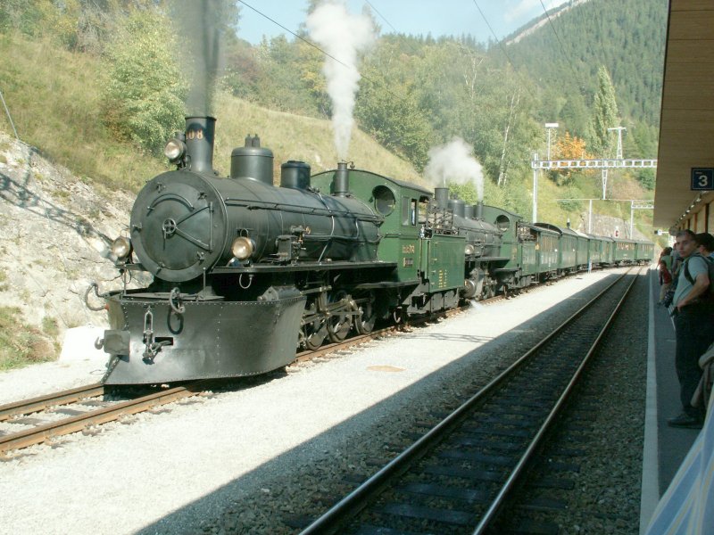 Dampfextrazug mit Lok Nr.108 und Nr.107 abfahrbereit Richtung 
Tiefenkastel-Thusis-Chur-Landquart am 16.09.07 in Filisur