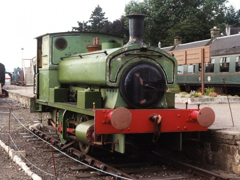 Dampflok 2 (Baujahr 1936) der Strathsprey Steam Railway auf Bahnhof Boat of Garten am 2-8-1999. Bild und scan: Date Jan de Vries.