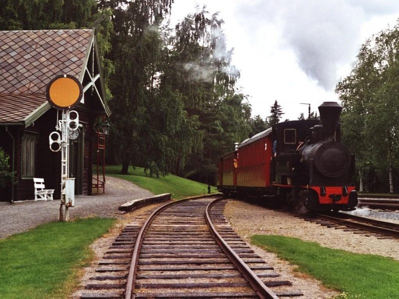 Dampflok 2 (Urskog, Baujahr 1895) unterwegs in der Hamar Norsk Jerbanemuseum in Hamar am 10-07-2000. Bild und scan: Date Jan de Vries.
