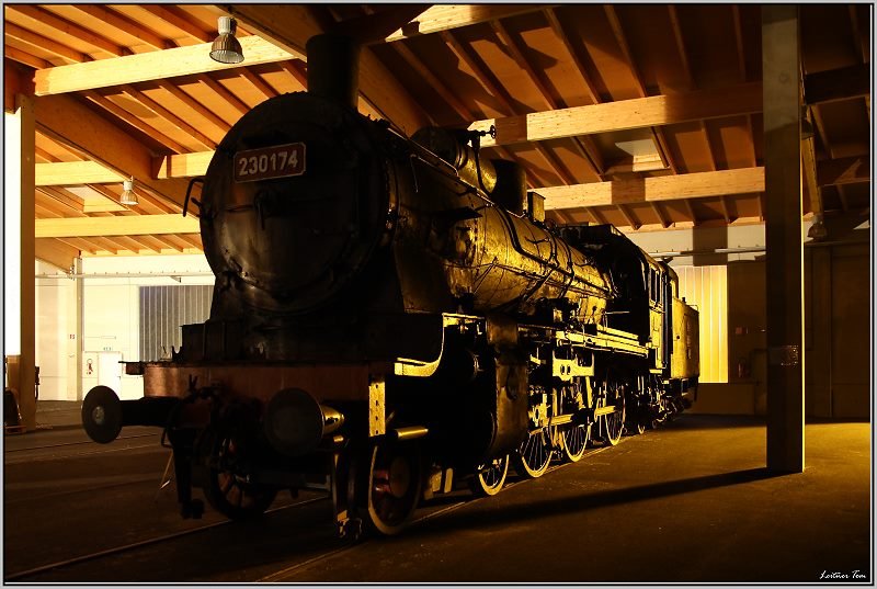 Dampflok 230174 steht im Heizhaus im Eisenbahnmuseum in Ampflwang.
4.10.2008