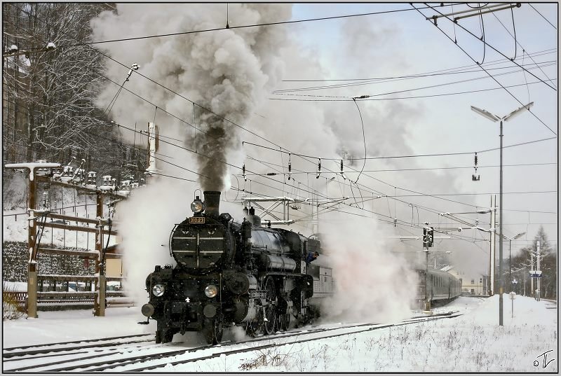 Dampflok 310.23 bei der Ausfahrt Semmering mit dem Sonderzug 16801 von Wien Sd nach Mrzzuschlag zum Mrzer Christkindlmarkt. 
8.12.2008