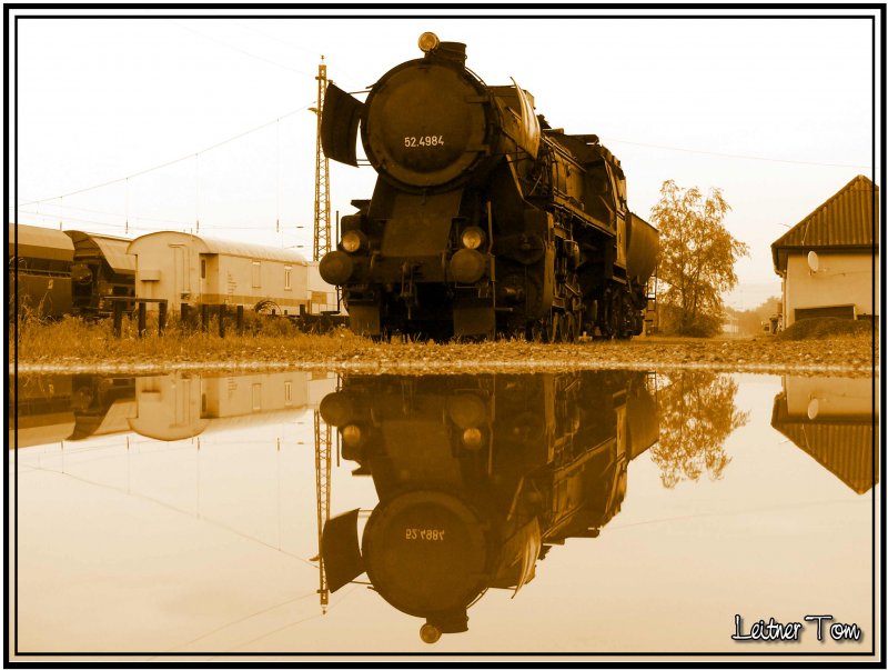 Dampflok 52.4984 Die Eberhard spiegelt sich in einer Pftze 
Gre an H.P.( DIE ;-)
Knittelfeld 23.05.2007