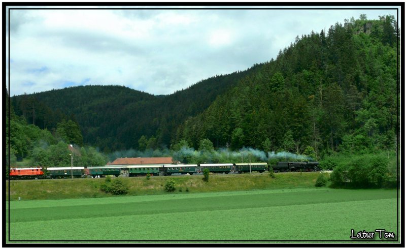 Dampflok 52.4984 und E-Lok 1245.525 als Nostalgie Sonderzug von Knittelfeld nach Graz anlsslich 150 Jahre Sdbahn.
St.Stefan Stmk. 17.5.2007