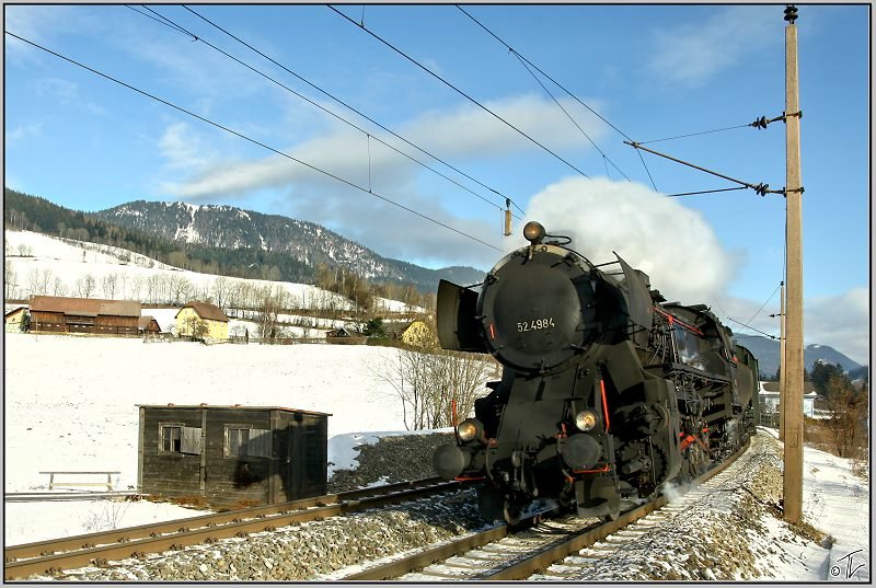 Dampflok 52.4984  Eberhard  fhrt mit Sdz 16097 von Wien Sd nach Mrzzuschlag. 
Spital am Semmering 4.1.2009