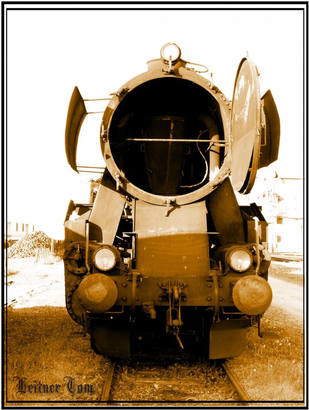 Dampflok 52.4984 mit ge�ffneten Kessel abgestellt in Knittelfeld .
30.4.2007