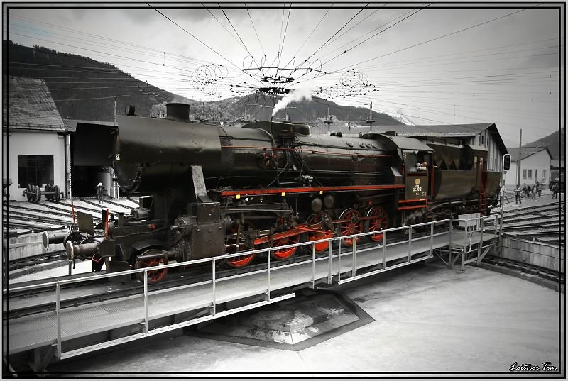 Dampflok 52.7612 wird auf der Drehscheibe in Selzthal gedreht um anschlieend mit dem IGE Sonderzug nach Amstetten zu fahren.
