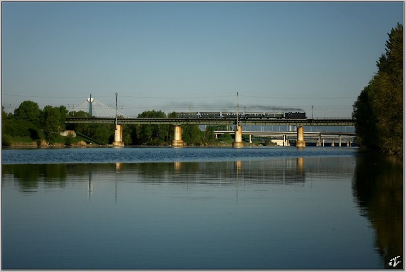 Dampflok 629.01 fhrt mit Sdz 16258 von Wien Sd (Ost) nach Aggsbach-Markt.
Wien Lobau 19.04.2009