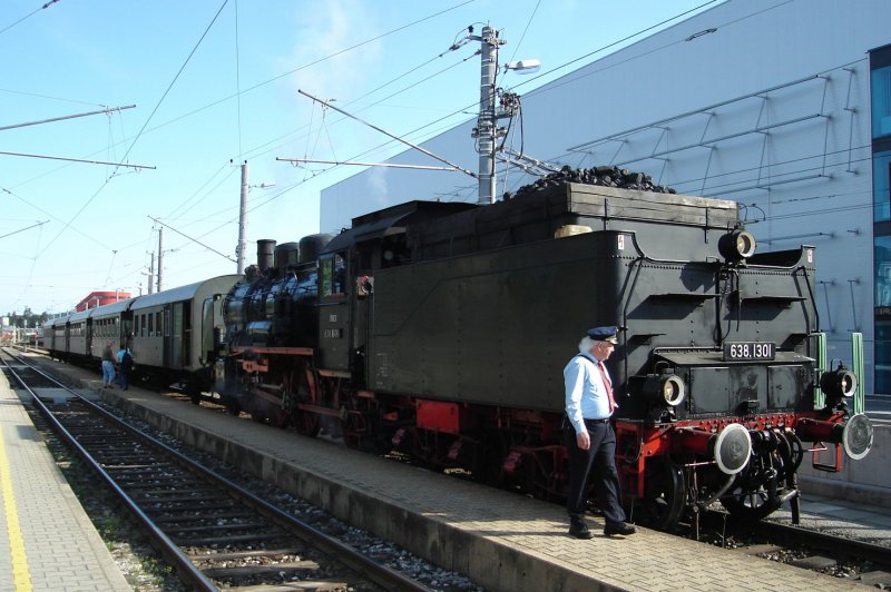 Dampflok 638.1301 kurz vor der Abfahrt nach Freilassing in Salzburg-Itzling.  10.5.09