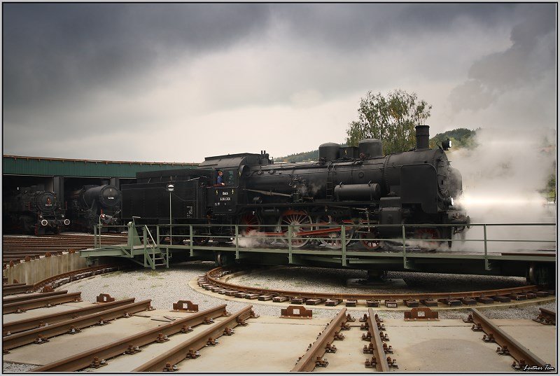 Dampflok 638.1301 der GEG prsentiert sich auf der Drehscheibe in Ampflwang.
4.10.2008