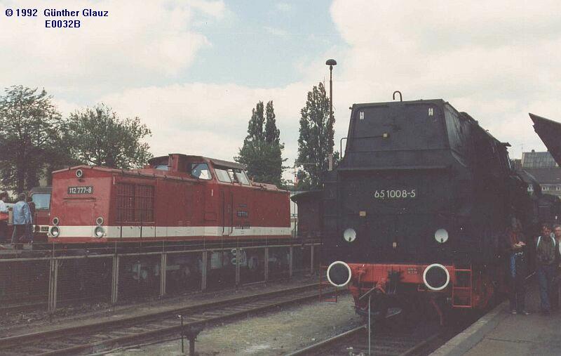 Dampflok 65 1008 und Diesellok 112 777 bei einen Bahnhofsfest in Zittau / Sachsen.