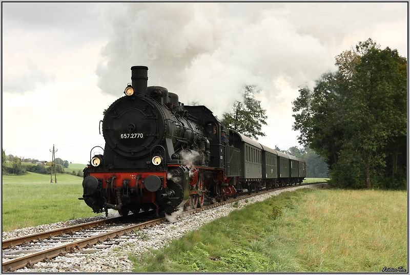 Dampflok 657.2770 fhrt mit einem Sonderzug von Timelkam nach Ampflwang. 4.10.2008
