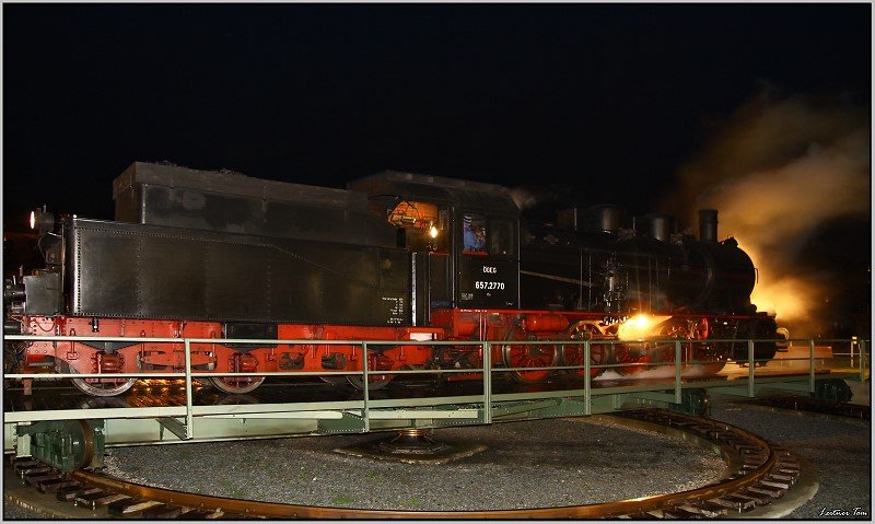 Dampflok 657.2770 prsentiert sich auf der Drehscheibe in Ampflwang.
4.10.2008