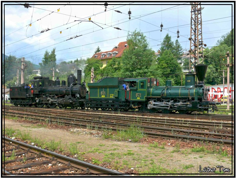 Dampflok 671 und 17c372 prsentieren sich in Mrzzuschlag anlsslich des Dampflokfest 2007.
10.06.2007