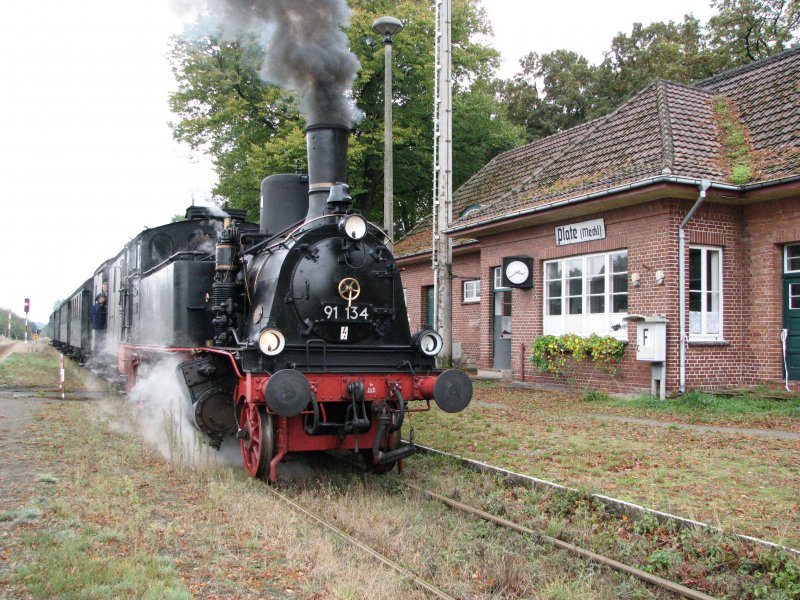 Dampflok 91134 mit dem Sonderzug von Parchim nach Schwerin HBF mit Zwischenhalt in Plate (Meckl.)