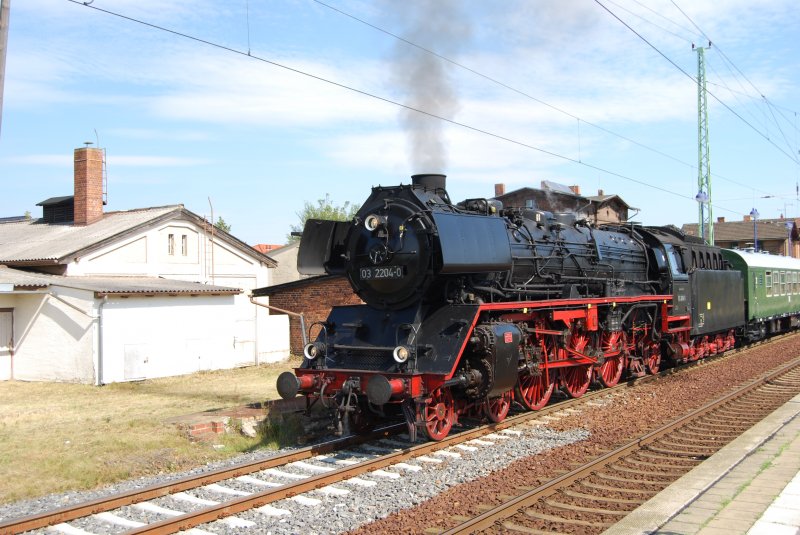 Dampflok der Baureihe 03 (03 2204-0) mit Sonderzug nach Potsdam am 15.08.09 in Lbbenau (Spreewald). 