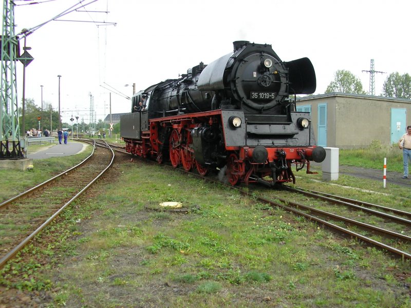 Dampflok der Baureihe 35 beim BW-Fest in Cottbus. Diese Lok wurde Gerade zu Fhrerstandsmitfahrten genutzt.