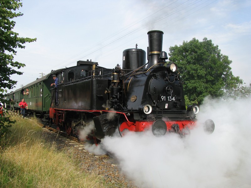 Dampflok BR 91 134 -DR- mit Sonderzug der MEF am Haltepunkt SSukow 02.08.2009