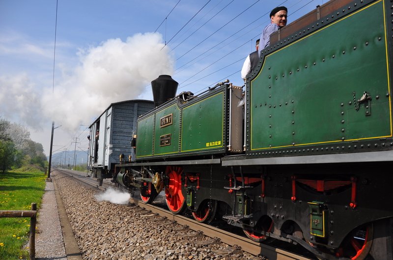 Dampflok Ec 2/5 Nr. 28  Genf . Die erste Probefahrt fhrte von Brugg AG nach Stein-Sckingen. Die  Genf  befindet sich auf der Rckfahrt nach Brugg AG und darf sogar das  falsche  Gleis benutzen. 19.4.2009