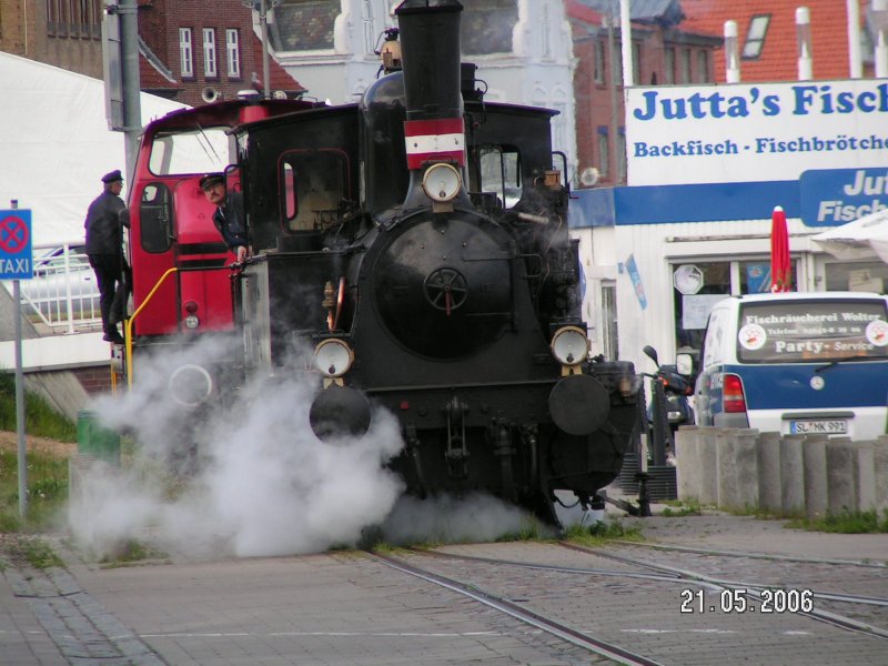Dampflok F 654 und Diesellok 1 der Angelner Dampfeisenbahn rangieren am 21.05.2006 in Kappeln.