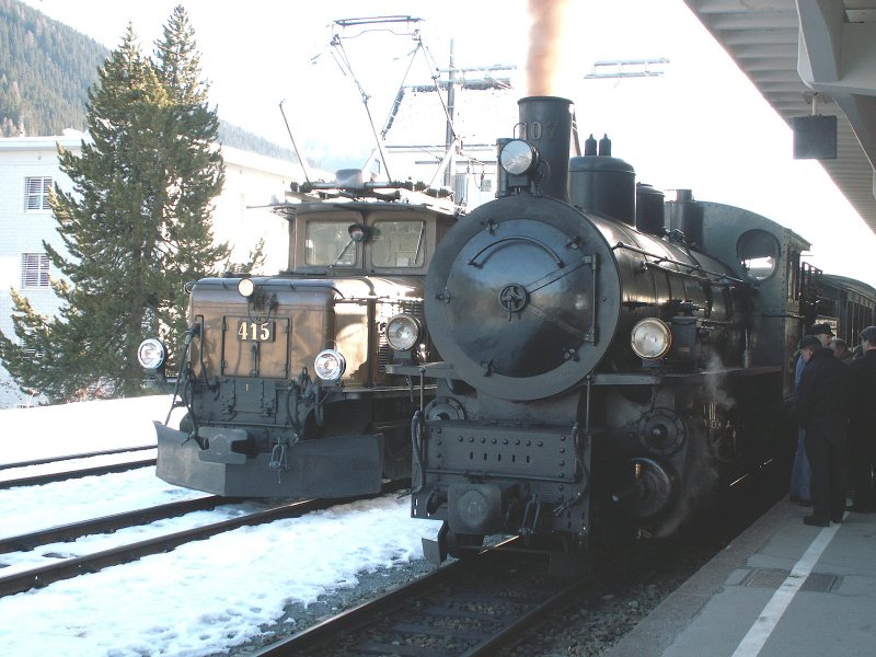 Dampflok G 4/5 Nr.107 mit  Krokodil  Ge 6/6 I Nr.415 am 04.02.07 in Davos-Platz