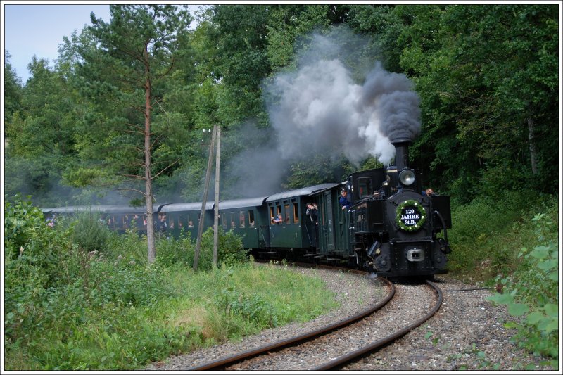 Dampflok  Klaus  (298.106) mit einem Sonderzug von Steyr nach Gr�nburg, anl�sslich der Feierlichkeiten 120 Jahre Steyrtalbahn, aufgenommen kurz vor Gr�nburg am 6.9.2009.