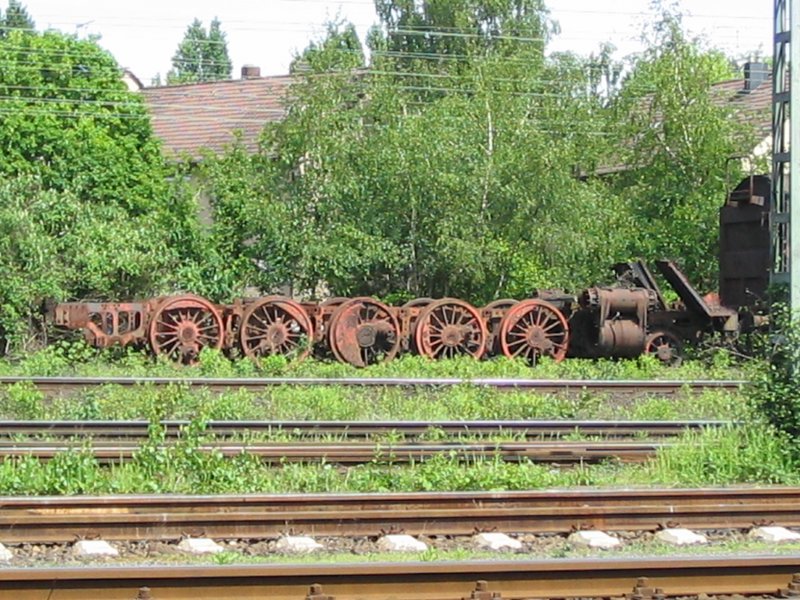 Dampflokfahrwerk am 09.05.2009 im Bw Oberhausen-Osterfeld Sd.
Wei jemand zu welcher Lok das gehrt(e)?
