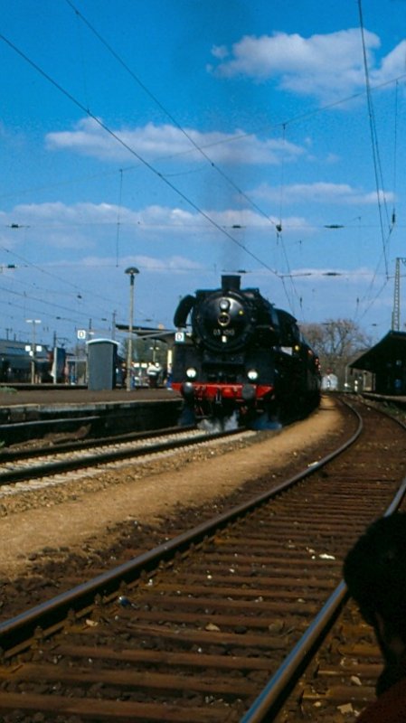 Dampflokfest in Halle/Saale im April 1996. Hier zeigt sich 03 1010 im Bahnhof Grokorbetha bei einer Scheinausfahrt.