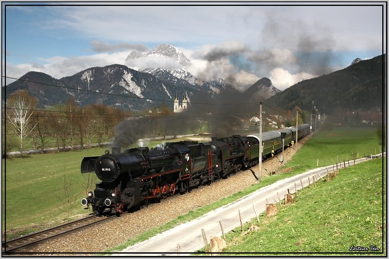Dampfloks 50.1171 + 52.7612 mit IGE Sonderzug ins Gesuse.
Admont 19.04.2008