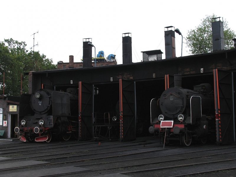 Dampfloks Pt47 122 und Ok1-322 in Wolsztyn (Bahnbetriebswerke) am 10-07-2007.