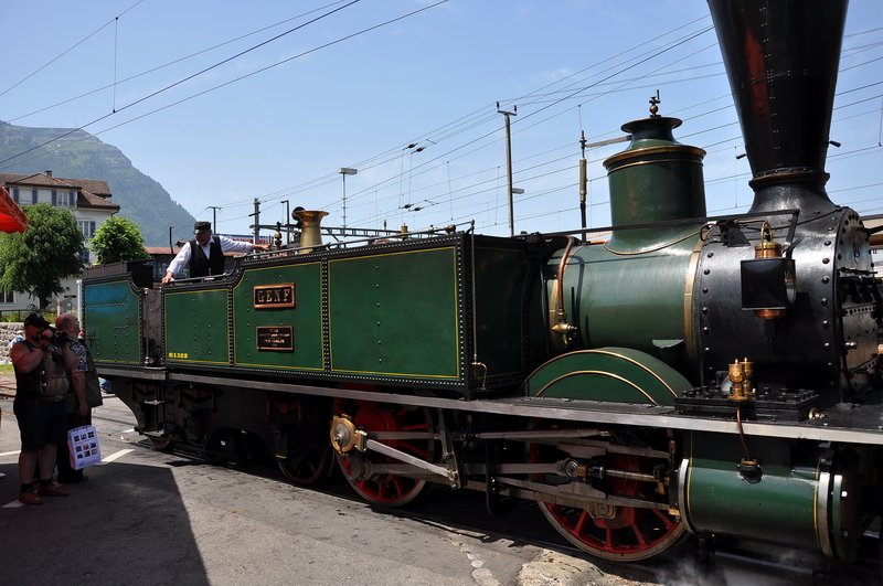 Dampfloktreffen Goldau 24.Mai 2009. Schon eine mchtige Dampflok aus dem 19. Jahrhundert, die Ec 2/5 28  Genf . Die vier Pendelfahrten Arth-Goldau - Immensee, retour, waren ein grosser Erfolg und das Wetter an den beiden Tagen bestens. 