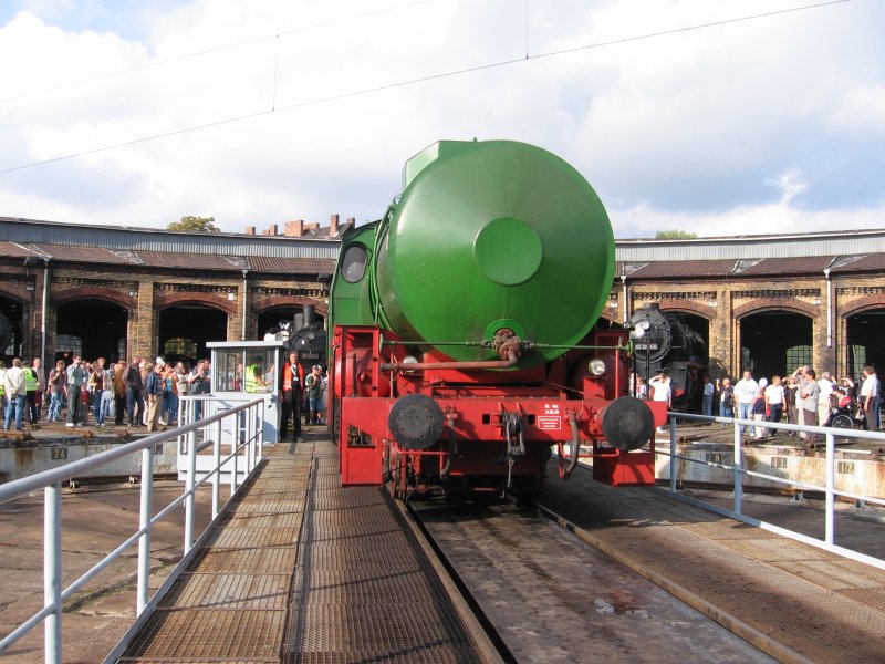 Dampfspeicherlok auf der Drehscheibe in Schneweide von vorn, 1. 10. 2006