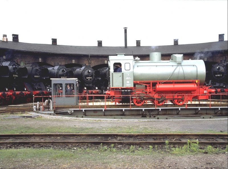 Dampfspeicherlok Nr.4 im Jahr 1994 auf der Drehscheibe im BW Stassfurt(Archiv P.Walter)