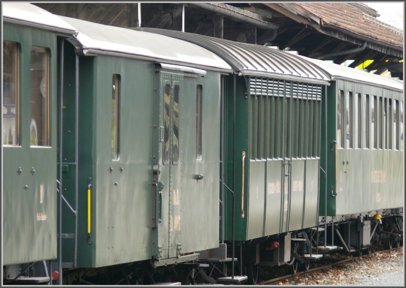 Dampfzugwagen der RhB in Landquart mal in geraffter Form. (01.11.2007)