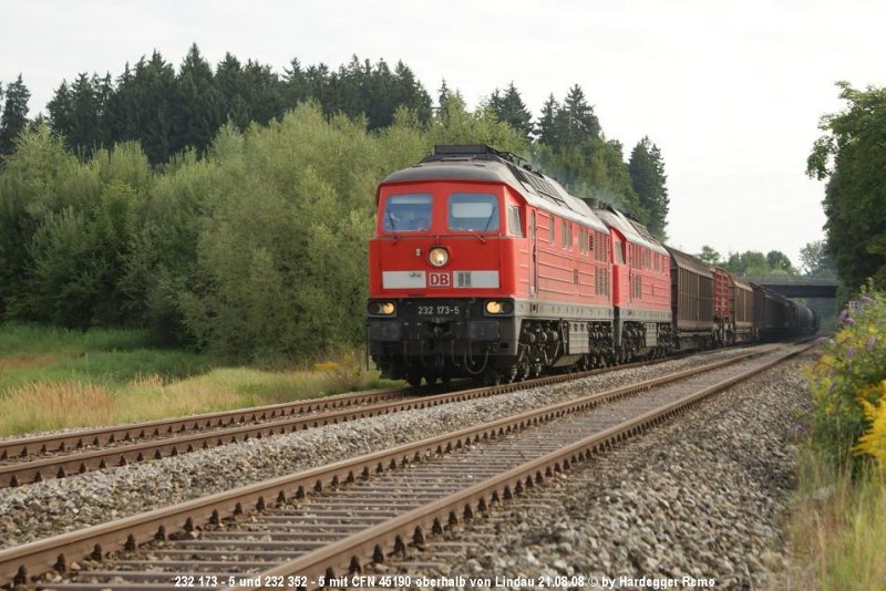 Danach folgte mein Highlight: Die Gross-Russen 232 173 und 232 352
kamen mit dem CFN 45190 angerauscht.
21.08.08