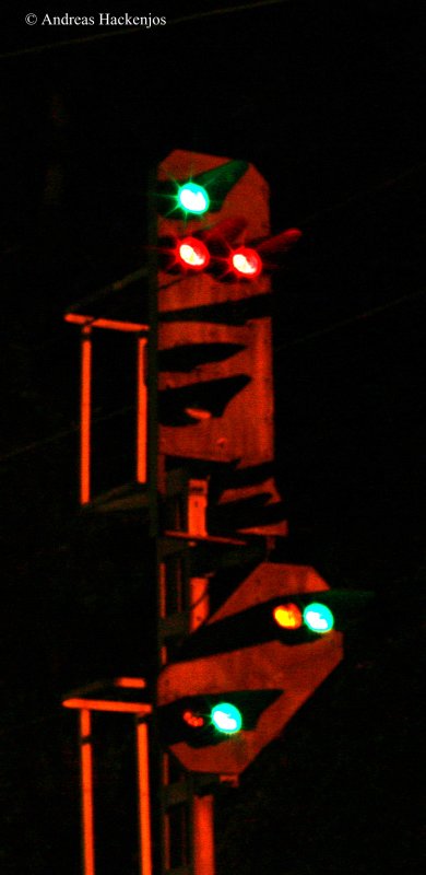 Dank Kontakten, konnte man das Umschalten des Asig in Geisenheim Gleis 2 gen Koblenz am Abend des 11.08.09 dokumentieren. Komischerweie ist das Bild bei mir nicht so orange