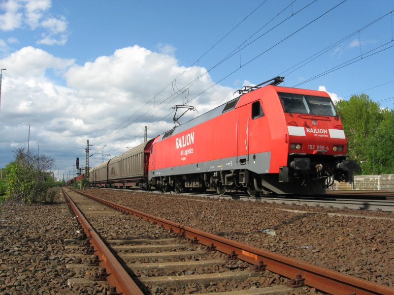 Danke an den Lokf�hrer von 152 096 der Martin Mildner und mich am 01.05.2008 mit Fernlicht und Signalhorn gr��te.