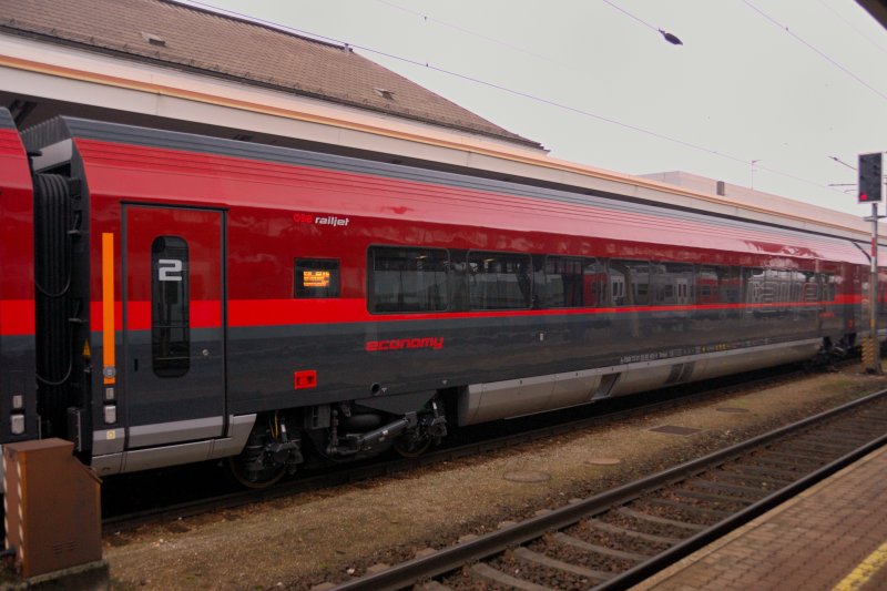 Dann folgen drei Groraumwagen der Kategorie  Economy , entsprechend der 2. Klasse...