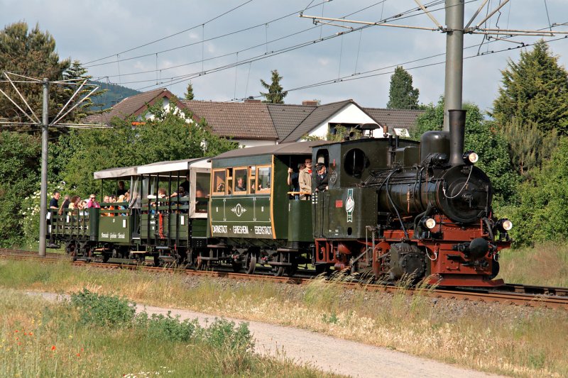 Darmstdter Dampfstraenbahn, am 15.8.2008 zwischen Jugenheim und Alsbach

http://www.historische-heag-fahrzeuge.de/index.html