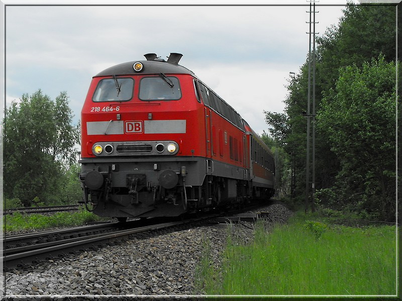 Das 100. Bahnbild von mir.:-)
Mit 218-464 am RE von Prag nach Nrnberg.
Das schlechte und trbe Regenwetter des 6.Juni 2009 gibt die Stimmung wieder das der Zug ab Dezember 2009 von der Arriva gefahren wird,und die BR 218 bei mir in der Gegend Geschichte sein werden.