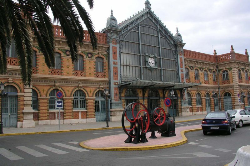 Das alte Bahnhofsgebude von Almeria liegt neben den neuen Bahnhof, 12 April 2007