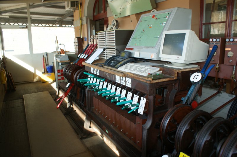 Das alte Stellewerk im Bahnhof Liechtensteig seit 2009 ausser Betrieb, wird jedoch an Ort und Stelle Museal erhalten bleiben.
Aufgenommen am 02.02.2009.