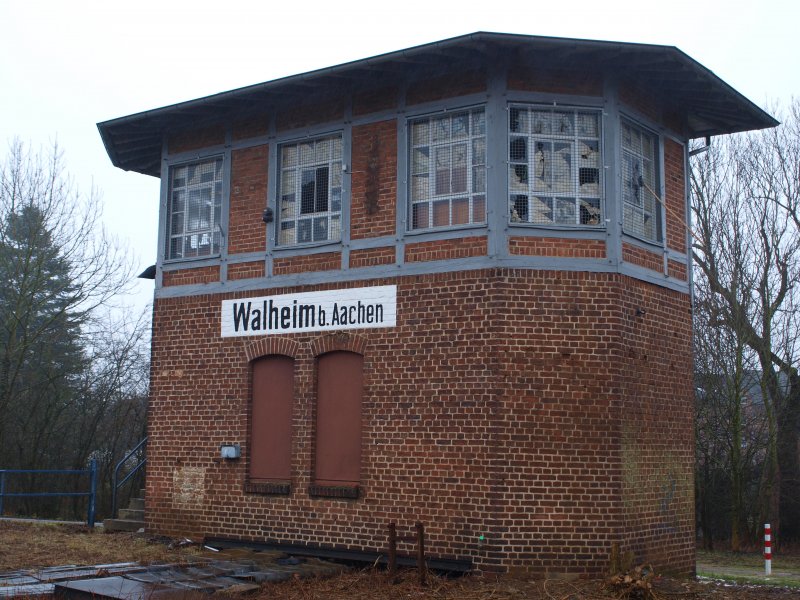 Das alte Stellwerk in Aachen Walheim, hier wollen die Eisenbahnfreunde Grenzland in Krze einen Museumsbahnhof einrichten und die Strecke ins belgische Raeren wiederbeleben. Die Arbeiten dazu haben schon begonnen.