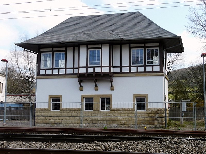 Das alte Stellwerk im Bahnhof von Mersch wurde krzlich sehr schn restauriert und verdient, dass es abgelichtet wird. 23.03.08 