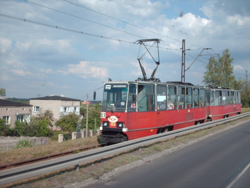 Das ist die alte typische Straenbahn. Hier verkehrt sie in Sosnowiec fr die Linie 27.(aufgenommen im Sommer 2006)