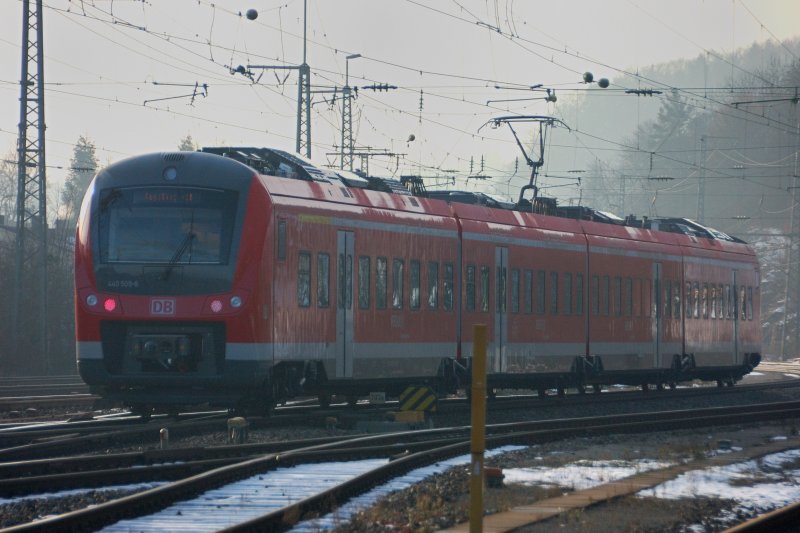 Das andere Ende des  Fugger-Express . 440 509-8 im Streiflicht des frhen 28. Novembers zu Treuchtlingen. Kltetests waren bei -9 Grad an diesem Morgen auch in Bayern/Franken mglich...