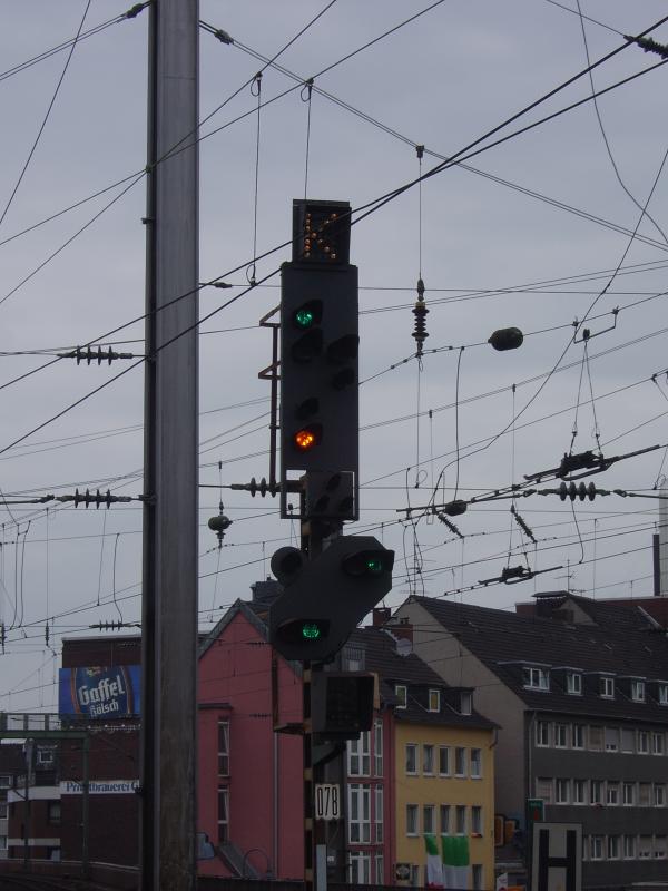 Das Asig fr den verspteten  IC nach Stuttgart in Kln. Das Signal zeigt, K = Koblenz (eingestellter fahrweg), HP2 ab dem Signal(40) , und das nchste Signal bei Kln Hansahring ist auf HP1