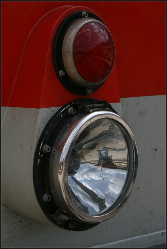 Das  Auge  der 1044 110 inklusive eines kleinen Selbstpotraits. Aufgenommen am 30.06.07 im schnen Kufstein.