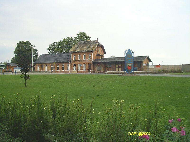 Das Bahnhofsgebude.